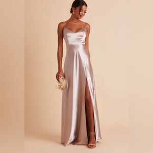 Jay Satin dress in Taupe 🫶